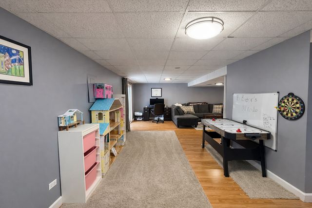 1587 Brookside Drive, Hoffman Estates, IL 60169