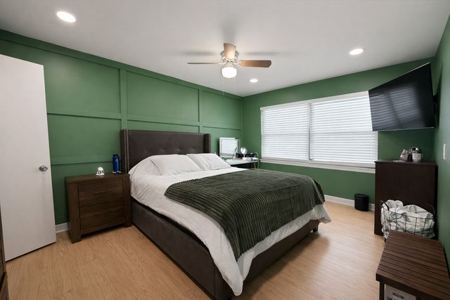 1587 Brookside Drive, Hoffman Estates, IL 60169