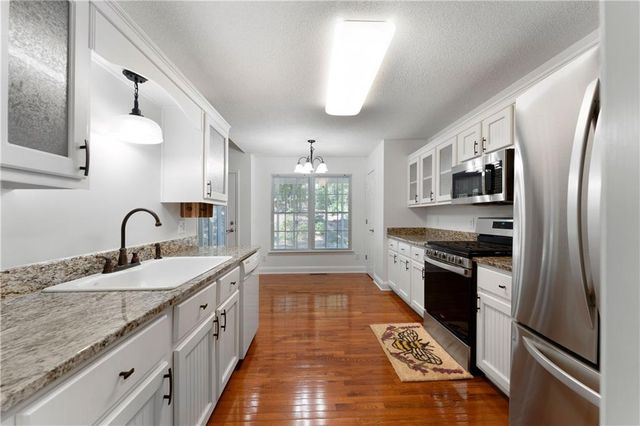 24 Woodhaven Court SW, Cartersville, GA 30120