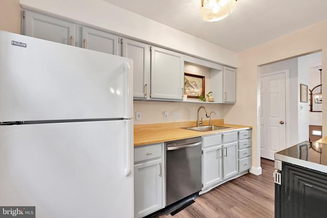 4815 DELBROOK RD, Mechanicsburg, PA 17050