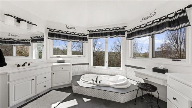N2487 Nuttelman ROAD, La Crosse, WI 54601