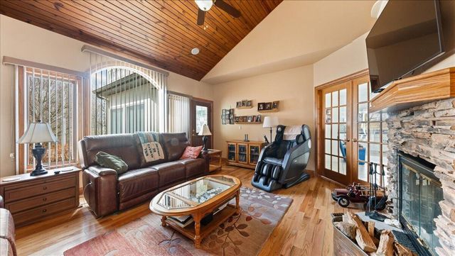 N2487 Nuttelman ROAD, La Crosse, WI 54601