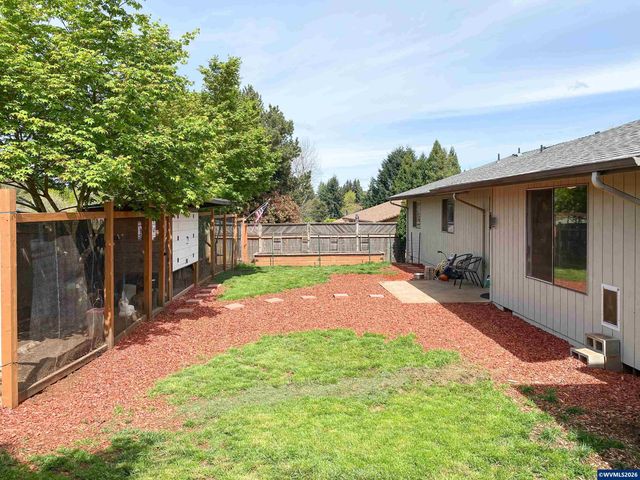 5021 Daniel St S, Salem, OR 97306