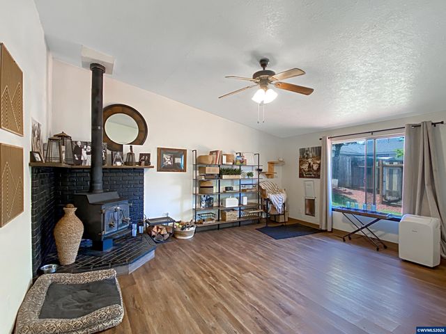 5021 Daniel St S, Salem, OR 97306