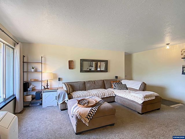 5021 Daniel St S, Salem, OR 97306