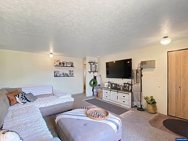 5021 Daniel St S, Salem, OR 97306