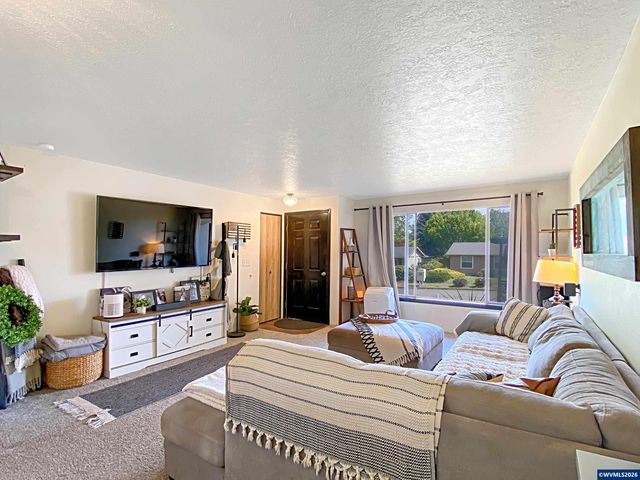 5021 Daniel St S, Salem, OR 97306