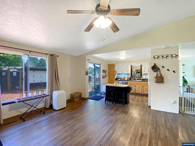 5021 Daniel St S, Salem, OR 97306