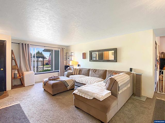 5021 Daniel St S, Salem, OR 97306