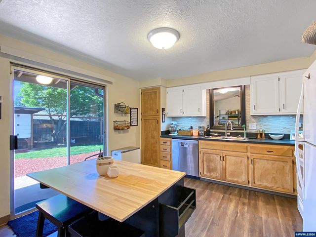 5021 Daniel St S, Salem, OR 97306