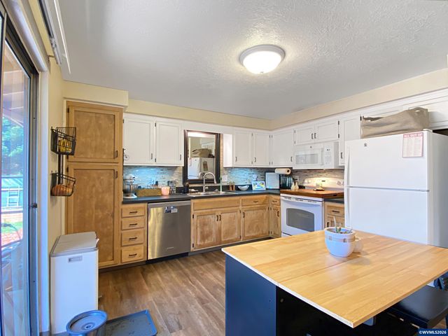 5021 Daniel St S, Salem, OR 97306