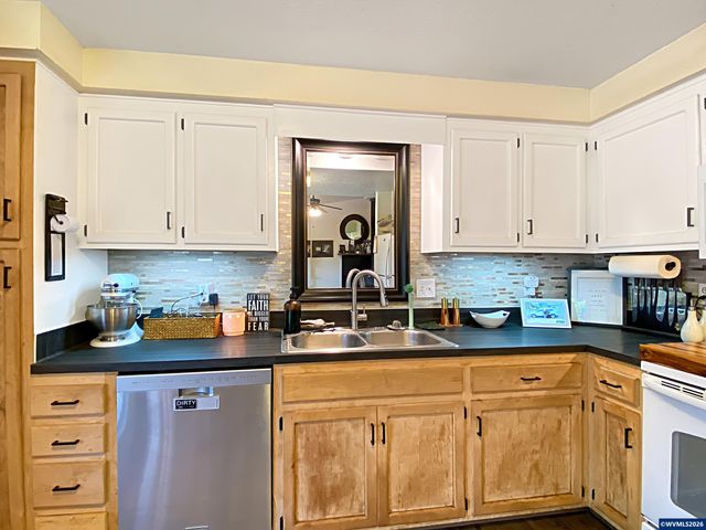 5021 Daniel St S, Salem, OR 97306