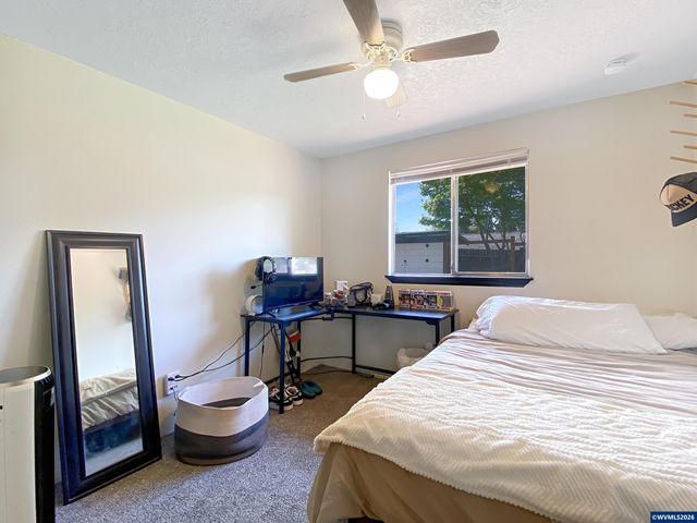 5021 Daniel St S, Salem, OR 97306