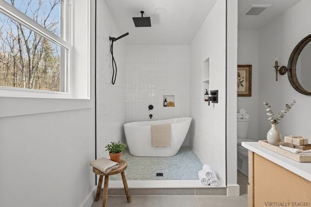130 Se Main St, Douglas, MA 01516