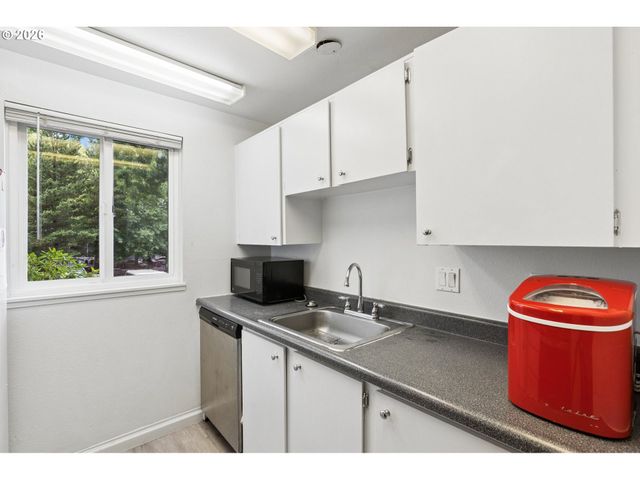 12638 Nw BARNES Rd 6, Portland, OR 97229