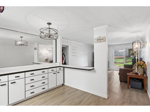 12638 Nw BARNES Rd 6, Portland, OR 97229