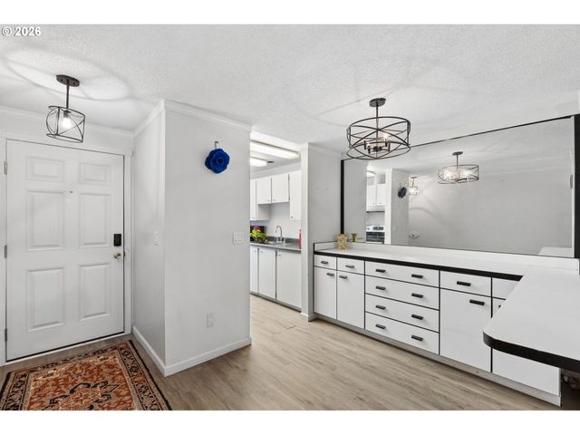12638 Nw BARNES Rd 6, Portland, OR 97229
