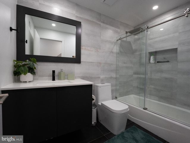 922 W YORK ST, Philadelphia, PA 19133