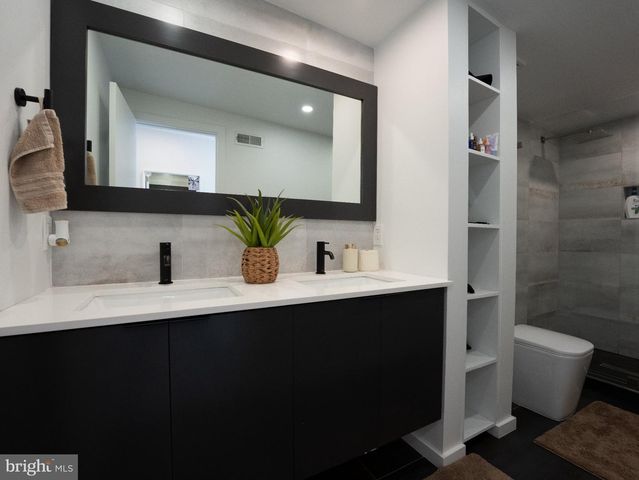 922 W YORK ST, Philadelphia, PA 19133