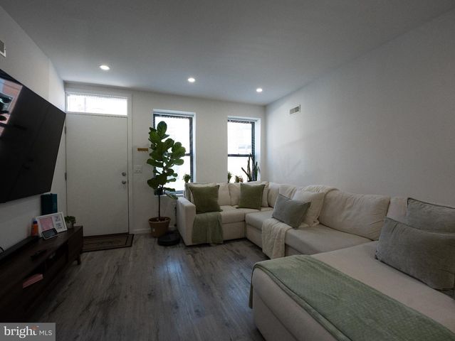 922 W YORK ST, Philadelphia, PA 19133