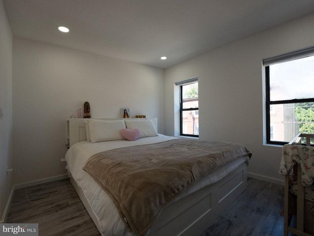 922 W YORK ST, Philadelphia, PA 19133
