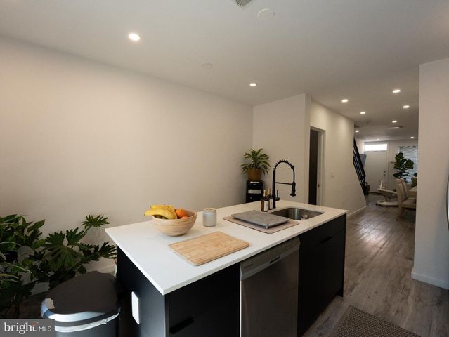 922 W YORK ST, Philadelphia, PA 19133