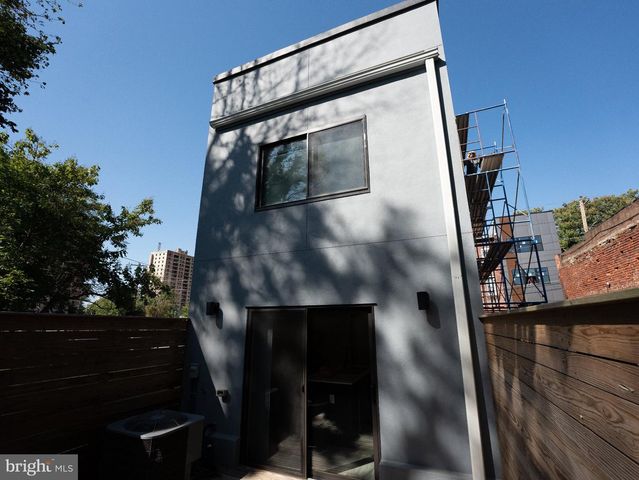 922 W YORK ST, Philadelphia, PA 19133