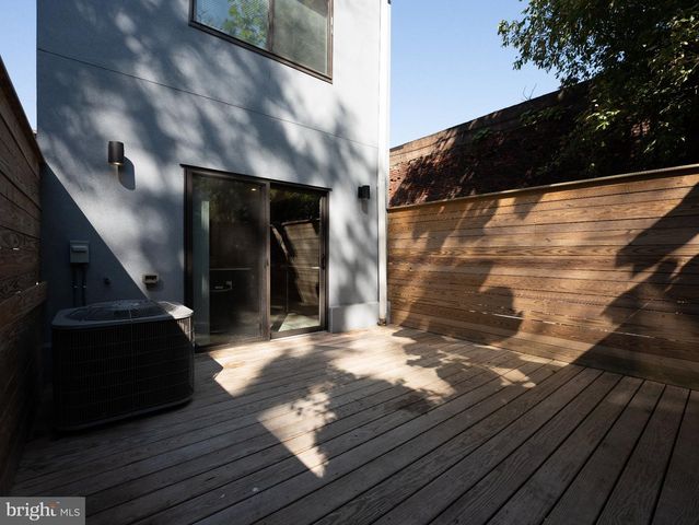 922 W YORK ST, Philadelphia, PA 19133