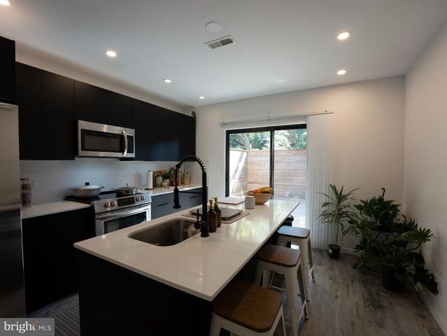 922 W YORK ST, Philadelphia, PA 19133