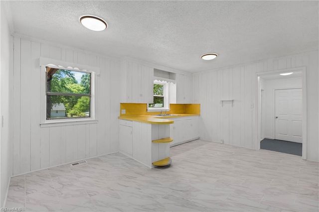 5217 Brenda Drive, Winston-salem, NC 27107