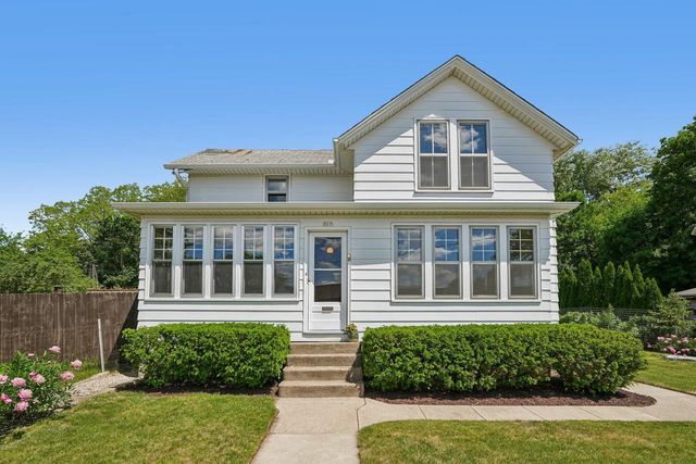 317 W Main STREET, Port Washington, WI 53074