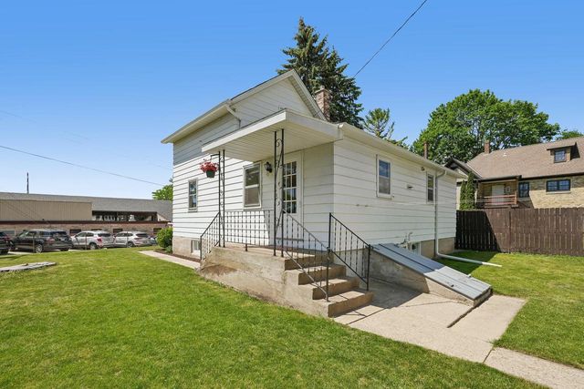 317 W Main STREET, Port Washington, WI 53074