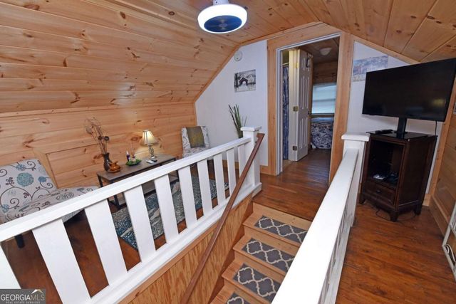 742 Hillcrest Drive, Mccaysville, GA 30555