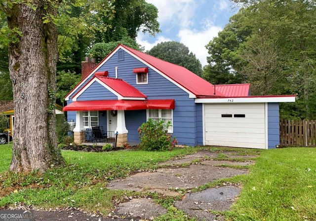 742 Hillcrest Drive, Mccaysville, GA 30555