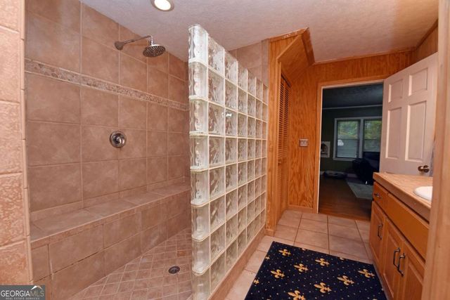 742 Hillcrest Drive, Mccaysville, GA 30555