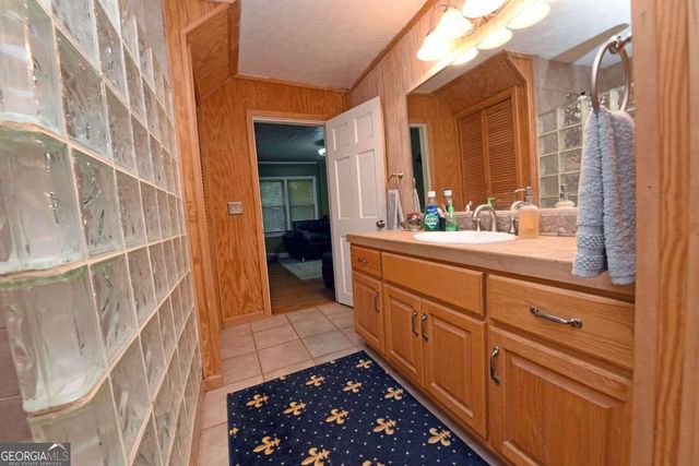 742 Hillcrest Drive, Mccaysville, GA 30555