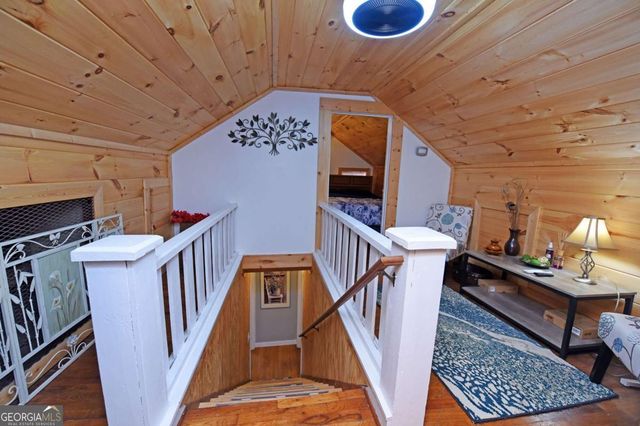 742 Hillcrest Drive, Mccaysville, GA 30555