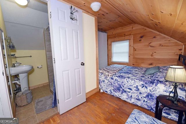 742 Hillcrest Drive, Mccaysville, GA 30555