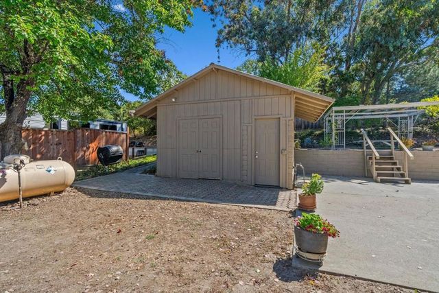 9465 Watsonville Road, Gilroy, CA 95020