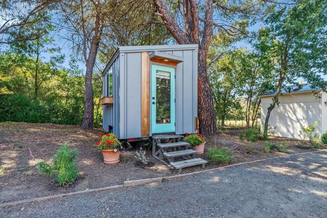 9465 Watsonville Road, Gilroy, CA 95020