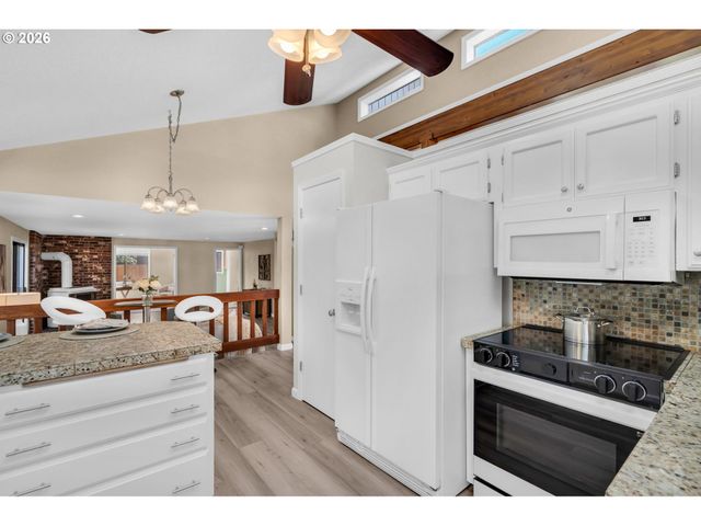 3010 Ne LINDEN Ave, Gresham, OR 97030