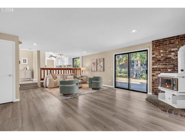 3010 Ne LINDEN Ave, Gresham, OR 97030
