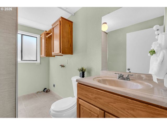 3010 Ne LINDEN Ave, Gresham, OR 97030