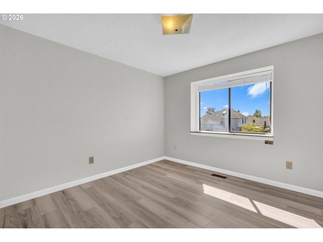 3010 Ne LINDEN Ave, Gresham, OR 97030