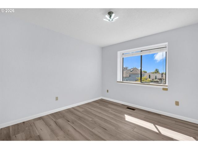 3010 Ne LINDEN Ave, Gresham, OR 97030