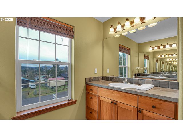 1013 4TH Ave, Vernonia, OR 97064