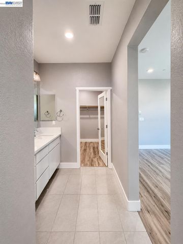 3141 Bluebird court, West Sacramento, CA 95691