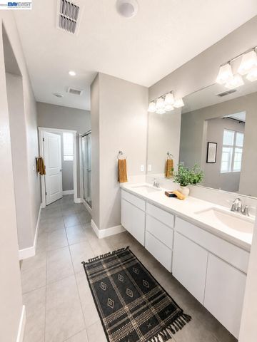 3141 Bluebird court, West Sacramento, CA 95691