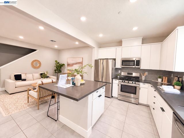 3141 Bluebird court, West Sacramento, CA 95691