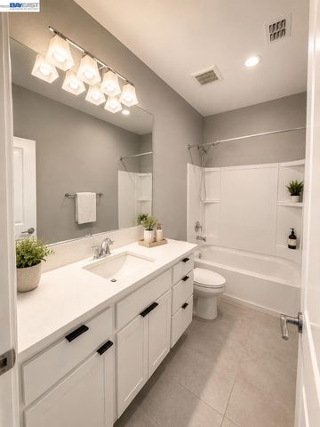 3141 Bluebird court, West Sacramento, CA 95691
